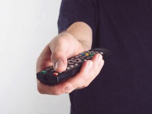 テレビを近くで見るときの健康への影響は？