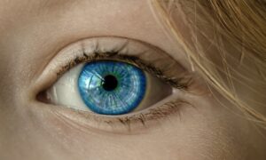 子供の視力ケアに役立つ眼球マッサージの動画は？