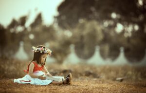 寝転んで本を読むことで視力はどう影響するのか？