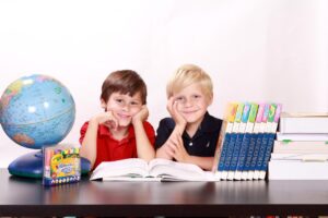子供がコンタクトを始めるのは何歳からが適切ですか？