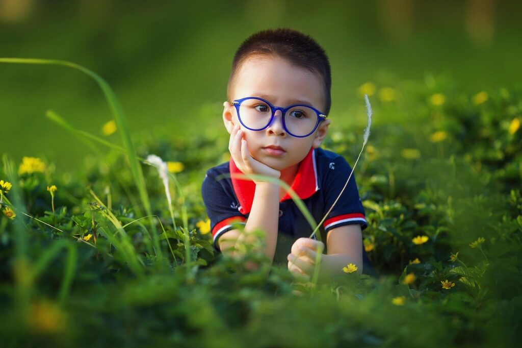 子供のメガネは度数を弱めが良いのか？