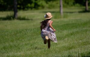 子供がメガネをいつから必要とするのか知りたい？