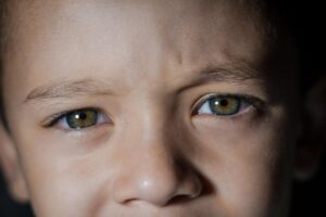 子供が目が見えにくいと訴える場合の対処法は？