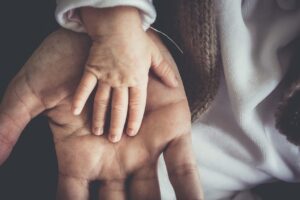 子供の近視を改善するために効果的な食事は？