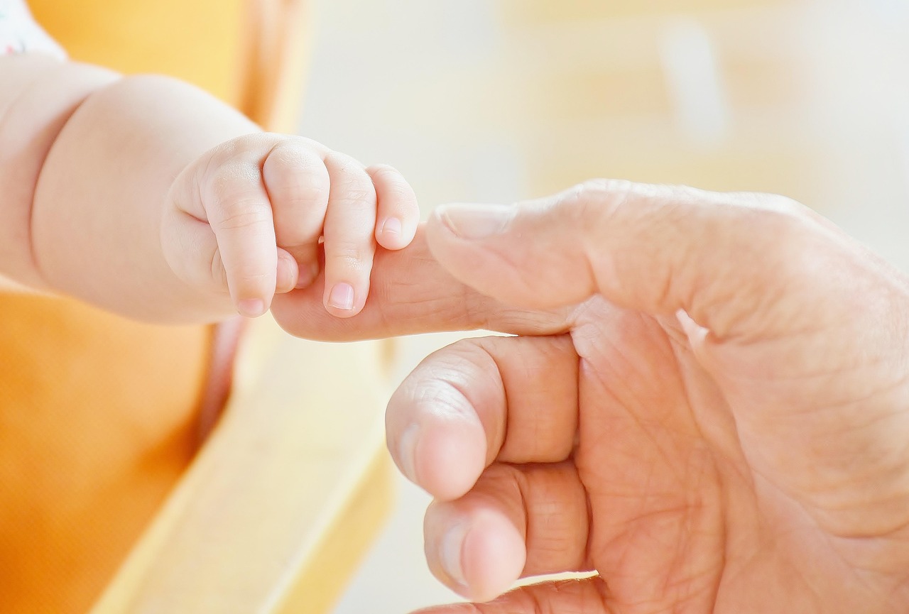 子供の視力トレーニングにアイマッサージは本当に効果がある？